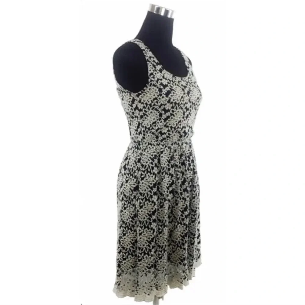 Floral Lace Sleeveless Scalloped Hem Dress - Picture 2 of 5